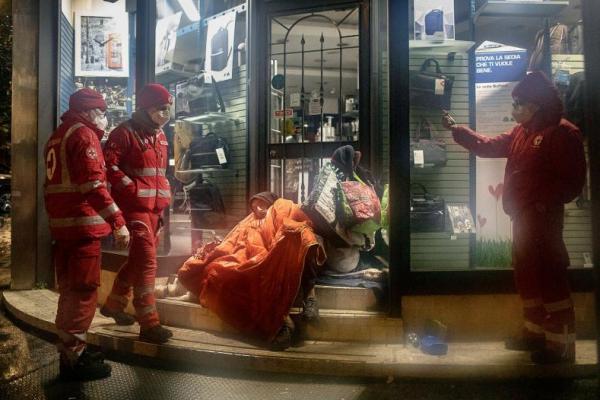 Jalan dan Alun-Alun di Italia Milik Tunawisma