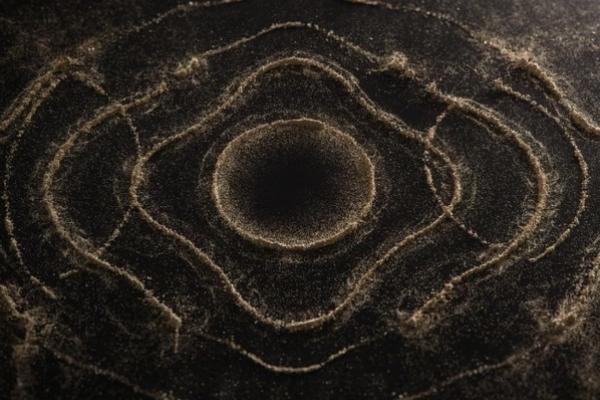 Makna Kode Rahasia Butiran Pasir Emas di Intro The Rings of Power, Penggemar Wajib Tahu!