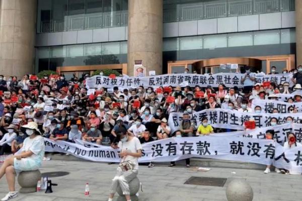 Tabungan Raib Jadi Pemersatu Perlawanan Terhadap Mesin Keamanan China