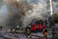 Sebut Kejahatan Perang, Amerika Kutuk Serangan Rusia ke Apartemen di Kyiv