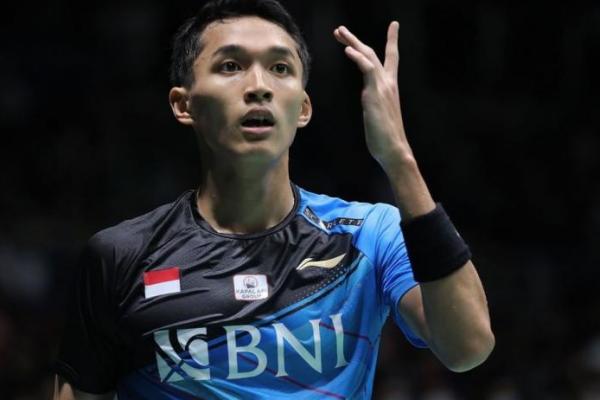 Jonatan Christie menang rubber game lewat pertandingan ketat atas pebulu tangkis tunggal Hong Kong, Lee Cheuk Yiu di babak kedua Denmark Open 2022 di Odense, Kamis.(foto: /Instagram/@badminton.ina) 