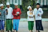 Begini Sikap Orang Tua Saat Anak di Pesantren Minta Pulang