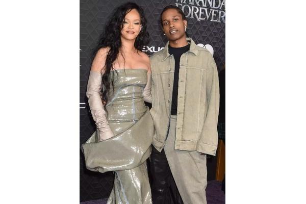 Nyanyikan Soundtrack, Rihanna dan A$AP Rocky Hadiri Premiere Black Panther: Wakanda Forever