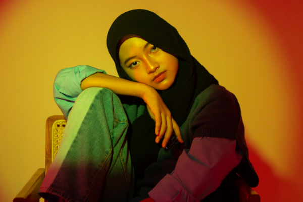 Nadine Fatiana Hadirkan Sendu di  Lagu "If Tomorrow We Have to Fall Apart"