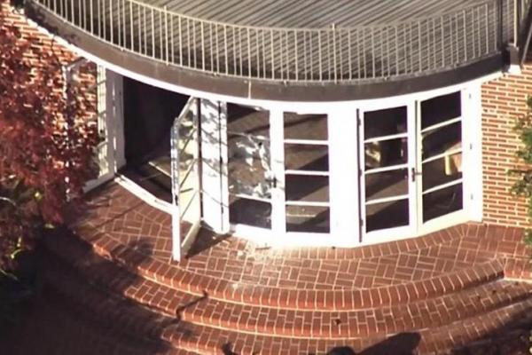 Penyusup Masuk Rumah Ketua DPR AS Pelosi, Menyerang Suaminya dengan Palu