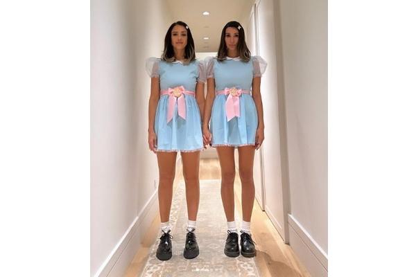 Bergaya Film Horor The Shining, Jessica Alba Pinjam Kostum Halloween Putrinya