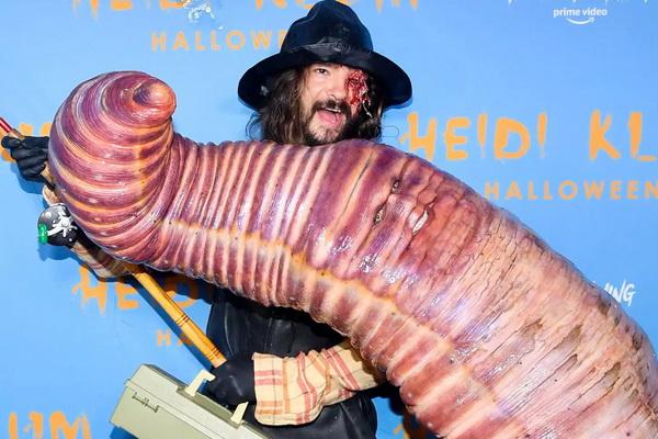 Dikenal sebagai Ratu Halloween, Supermodel Heidi Klum Kenakan Kostum Cacing, Epik!