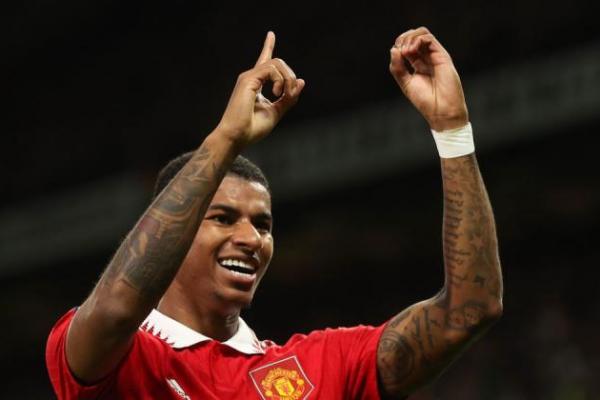 Marcus Rashford merayakan golnya yang ke-100 untuk Manchester United dalam pertandingan di Liga Inggris melawan West Ham United (foto: manchestereveningnews.co.uk) 