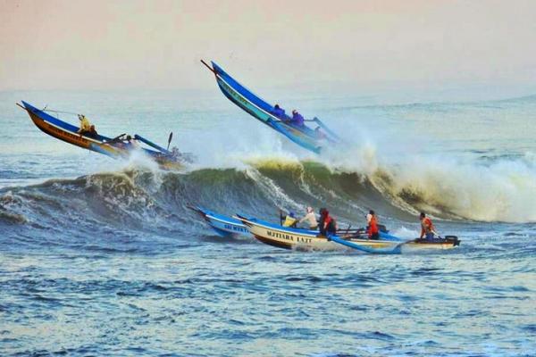 BMKG Prediksi Gelombang Tinggi di laut Selatan Banten