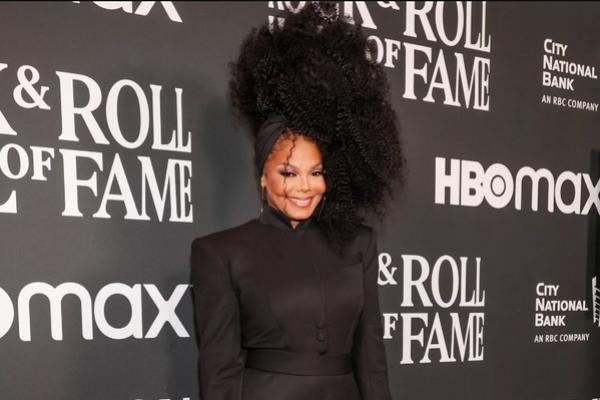 Gaya Rambut Ikonik Janet Jackson Hadiri Hall of Fame Rock and Roll Ke-37