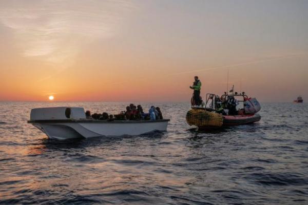 Italia Izinkan Anak di Bawah Umur dan Orang Sakit untuk Tinggalkan Kapal Migran