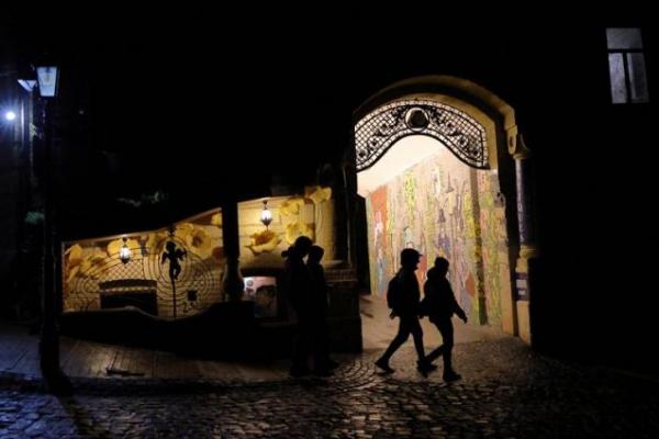 Ukraina Tuduh Pasukan Rusia Berpakaian Sipil Menjarah Rumah Kosong di Kherson