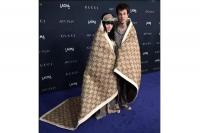 Nyeleneh, Billie Eilish dan Jesse Rutherford Debut Karpet Merah dengan Berselimut Gucci