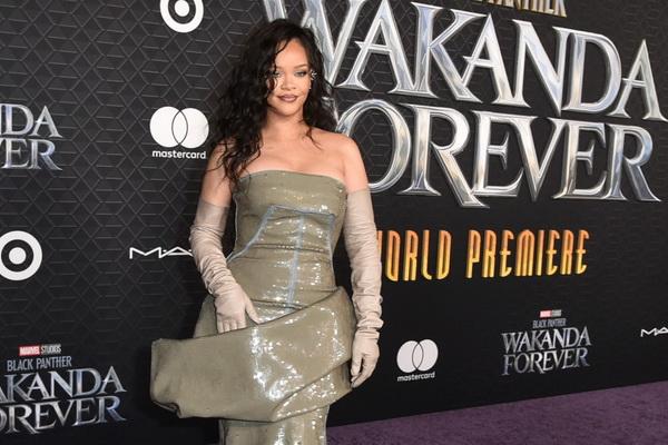 Rihanna Ungkap Bagian Tubuh Favoritnya Setelah Melahirkan