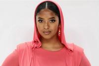 Putri Mendiang Kobe Bryant Tampil dalam Gaun Pink Bertudung di CFDA Awards 2022