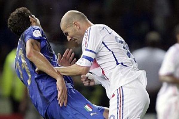 Zidane, Cafu, Maradona: Nama-Nama Besar Penerima Kartu Terbanyak Piala Dunia 