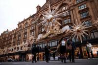 Jelang Musim Liburan, Christian Dior Ubah Tampilan Harrods di London