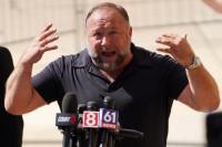 Alex Jones Harus Membayar Tambahan $473 Juta Untuk Kebohongan Penembakan di Sekolah