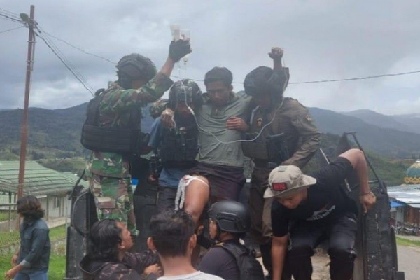 Prajurit Korban Penembakan KKB di Distrik Gome Dievakuasi ke Timika