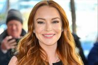 Lindsay Lohan Berjoget Jingle Bell Rock dari Mean Girls di Film Netflix Falling for Christmas