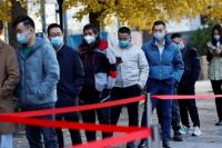 Kasus Covid Naik 5.000 Sehari, Warga China di Guangzhou Resah