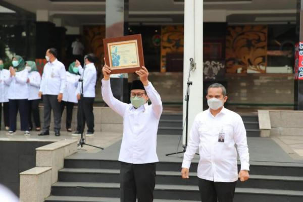 Kemendes PDTT Raih Sertifikat 17 Standar LPSE dari LKPP