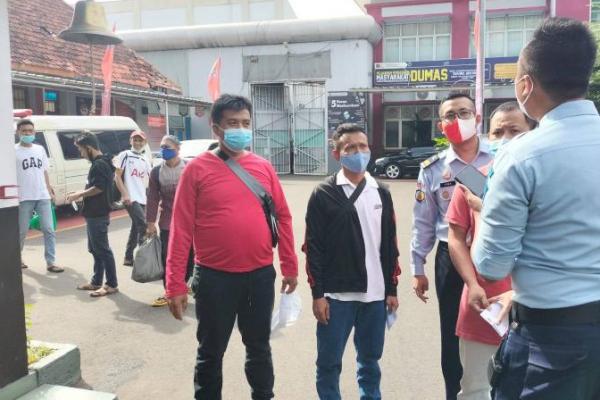 Ratusan Narapidana Salemba Dilepaskan