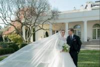 Menikah di Gedung Putih, Cucu Presiden Joe Biden Kenakan Gaun Pengantin Ralph Lauren