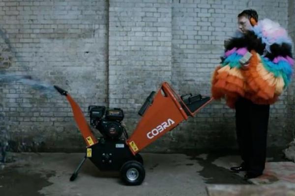 Komedian Inggris Memotong-Motong Uang Karena David Beckham Duta Piala Dunia Qatar