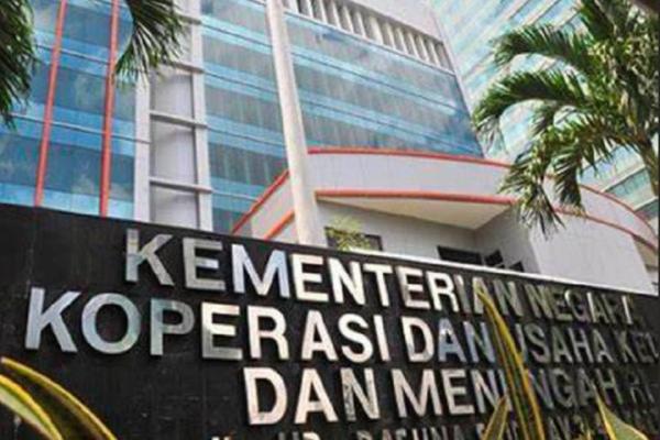 KemenKopUKM Tanggapi Gaduh Jam Operasional Warung Madura