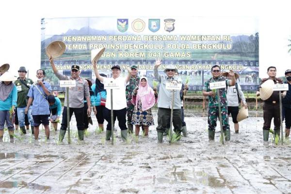 Wamentan Harvick Dorong Petani Genjot Produktivitas Pertanian