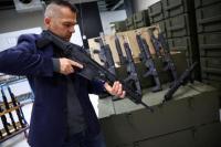 Industri Senjata Berkembang Pesat saat Eropa Timur Mempersenjatai Ukraina