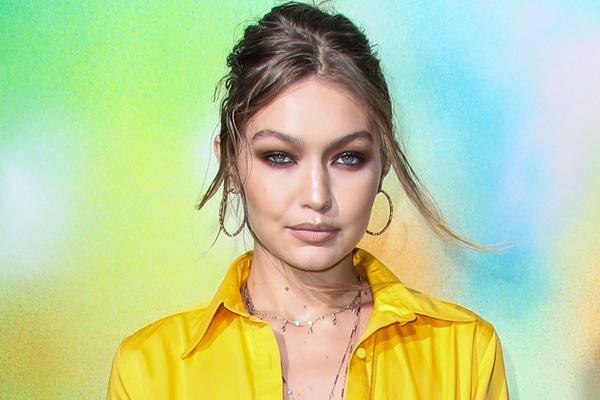 Bahagia, Gigi Hadid Unggah Foto Langka Liburan Tahun Baru Bareng Putrinya Khai 