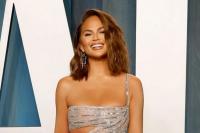 Chrissy Teigen Minta Ide Resep Masakan Thanksgiving, Ini Respon Kocak dari Followernya