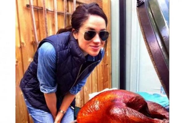 Kenang Perayaan Thanksgiving Masa Lalu, Meghan Markle Pamer Keahlian Masak Kalkun
