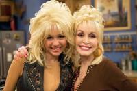 Ulang Tahun Ke-30, Miley Cyrus Dapat Ucapan Manis dari Ibu Baptisnya Dolly Parton