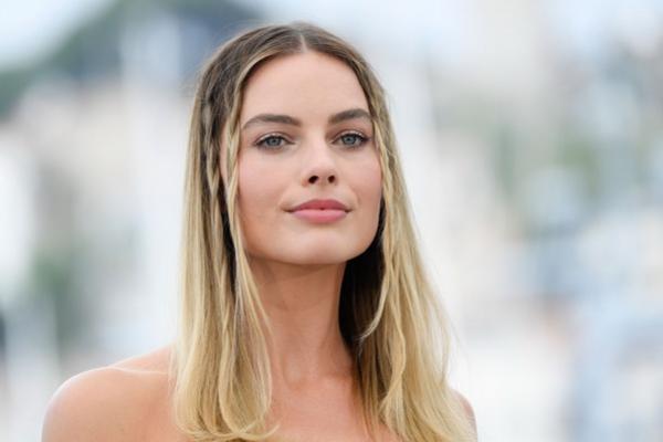 Dalami Karakter Peran, Margot Robbie Sewa Pelatih Gerakan Hewan