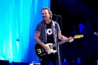 Vokalis Pearl Jam Eddie Vedder Kenang Wajahnya Pernah Dipukul Paul McCartney