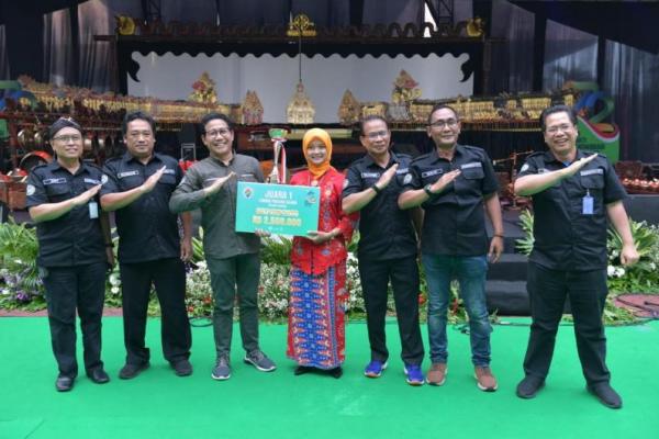 Peringati HBT ke-72, Gus Halim Serahkan Sejumlah Penghargaan dan Bantuan