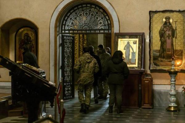 Ukraina Beri Sanksi Kepada Pemimpin Senior Gereja pro-Moskow