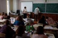 Sekolah di Kyiv Beradaptasi untuk Bertahan di Tengah Serangan Rusia