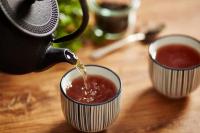 Ilustrasi menuang teh. (FOTO: HEALTHLINE)