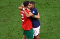 Momen Mengharukan, Mbappe Peluk Hakimi, `Kamu Membuat Sejarah` di Piala Dunia 2022