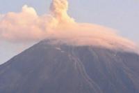  Gunung Semeru `Batuk`, Tinggi Kolom Letusan Capai 1 Kilometer