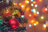 25 Desember Hari Raya Natal, Keceriaan Umat Kristiani Beribadah Bersama Keluarga