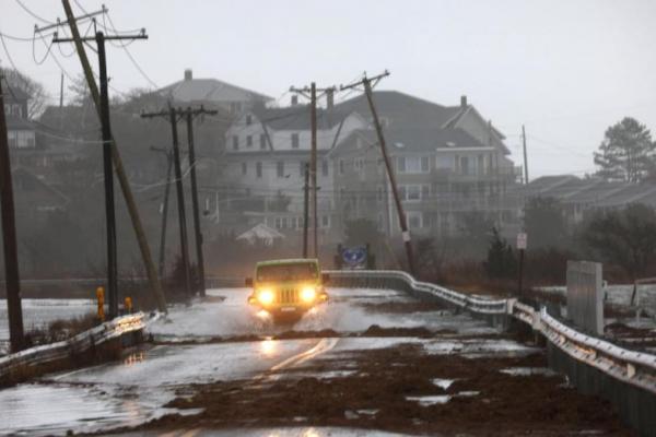 Badai Salju Arktik Tewaskan Warga dan Ganggu Pasokan Energi Amerika