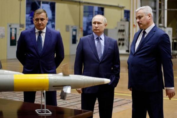 Putin Minta Industri Pertahanan Rusia Pastikan Kelengkapan Perang di Ukraina