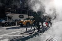 Badai Salju Amerika Tewaskan 16 Orang dan Telantarkan Ribuan Penumpang Pesawat