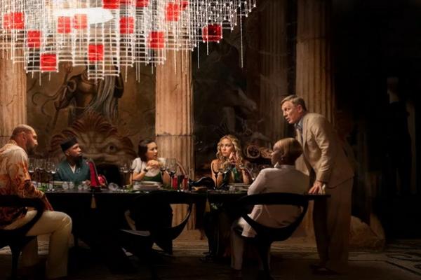 Kritikus Sebut Sekuel Knives Out "Glass Onion" Lebih Baik dari Sebelumnya