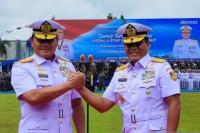 Sertijab Kasal, Panglima Serahkan Panji Jalesveva Jayamahe ke Muhammad Ali